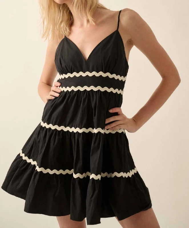 Value Deals Solid Rickrack Trimmed Tiered Mini Sundress In Black