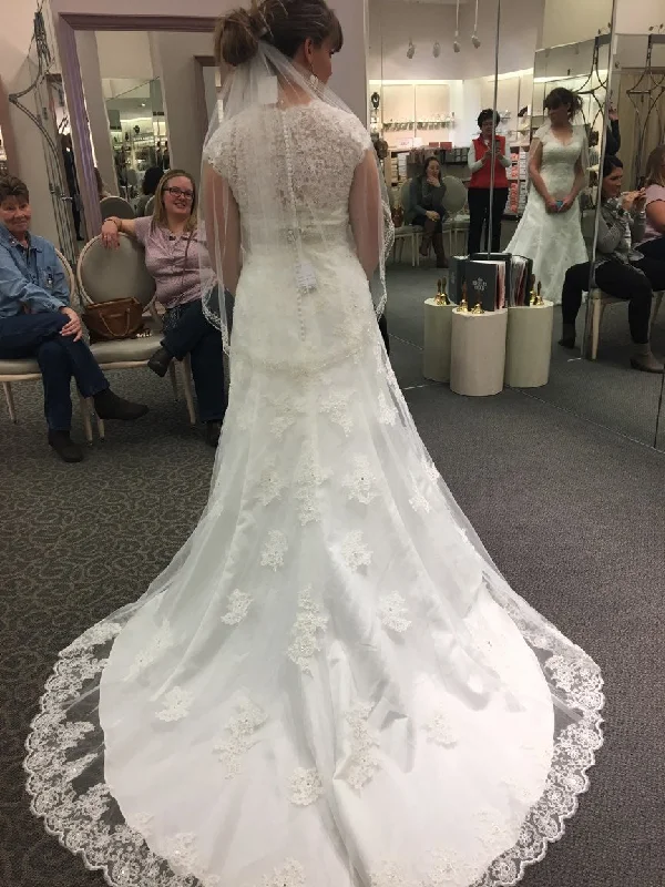 Closeout David's Bridal T3299