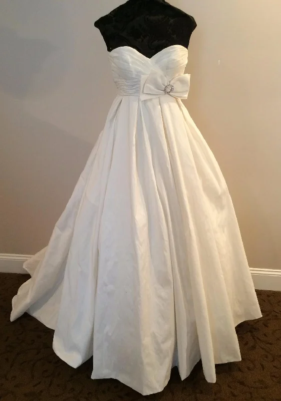 Can't Miss David's Bridal T3039