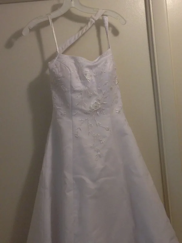 Hurry In David's Bridal T8015