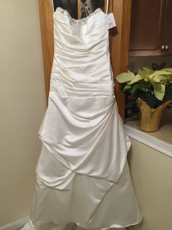 New Markdowns David's Bridal WG9828IVORY