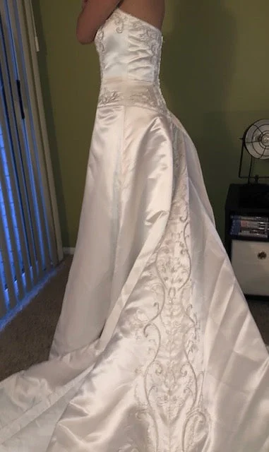 Deal of the Day David's Bridal T8589